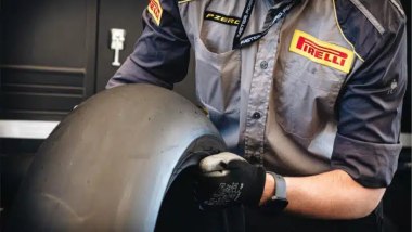 MotoGP, Pirelli vorrebbe abolire la discussa norma sulla pressione minima a partire dal 2027. Foto di Mat Oxley
