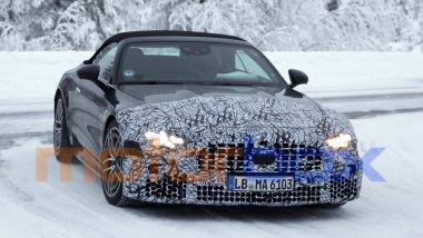 Mercedes Maybach SL 2026: fari diurni a Stella