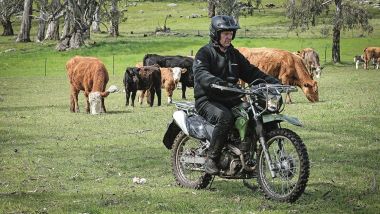 Kawasaki Stockman 2026: cambio a sei marce e paramani in metallo