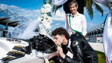 Il matrimonio tra Marco Bezzecchi e Albarosa, l'Aprilia MotoGP. Credits: Aprilia Racing