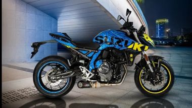 Suzuki GSX-8S, DR-Z4 SM e V-Strom 800SE, arrivano le versioni speciali. Ecco la GSX-8S Blue Flash