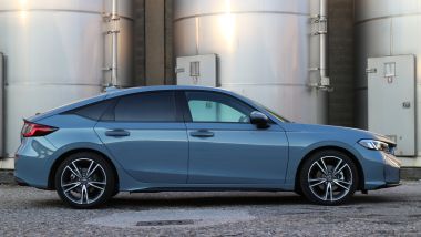 Honda Civic 2026 e:HEV, vista laterale
