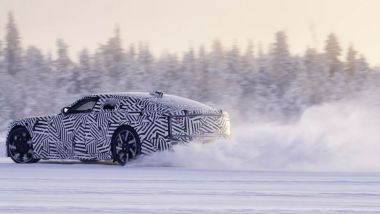 Nuova Jaguar elettrica: affinamento della dinamica di guida su ghiaccio e neve