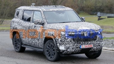 Nuova Mitsubishi Pajero 2027, 3/4 anteriore