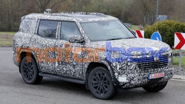 Nuova Mitsubishi Pajero 2027, dubbi sulla piattaforma: Mitsubishi o Renault?