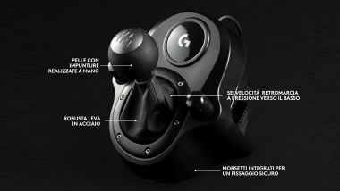 Il cambio manuale in dotazione con il volante Logitech G29 in offerta