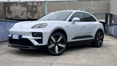 Porsche: la Macan Electric Turbo vista di 3/4 anteriore