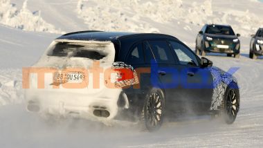 Mercedes-AMG C43 2026, ridisegnate anche le luci posteriori