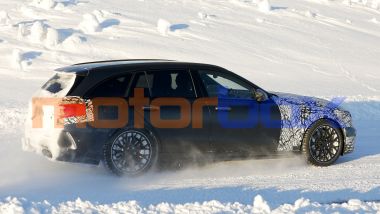 Mercedes-AMG C43 2026, la gamma motori non dovrebbe variare molto
