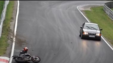 Dietro al divieto di circolazione per le moto c'&egrave; la pericolosit&agrave; e la difficile coesistenza tra auto e moto