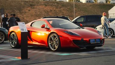 Una McLaren di seconda mano in vendita - Foto di Ryno Marais su Unsplash