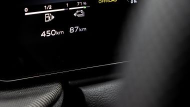 Il motore termico muove le ruote e intanto ricarica la batteria