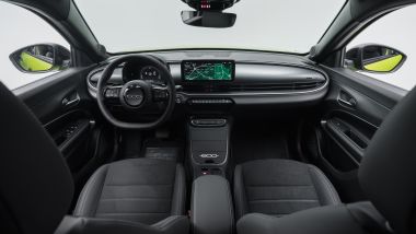 L'abitacolo allegro e funzionale di Fiat 600