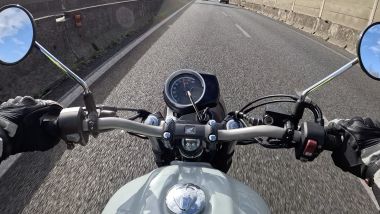 Honda GB350S 2025: visuale in soggettiva