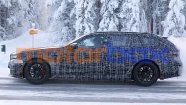 BMW M5 Touring 2027, vista laterale