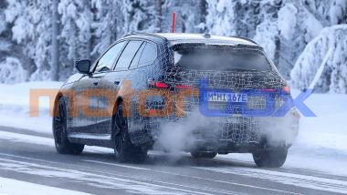 BMW M5 Touring 2027, nuove le luci posteriori