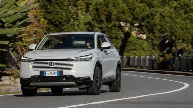 Al volante della Honda HR-V e:HEV 2025, 