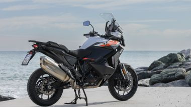 Comparativa globetrotter 2026, la ''nostra'' KTM 1390 Super Adventure S Evo, pur accessoriata, &egrave; la meno costosa delle tre