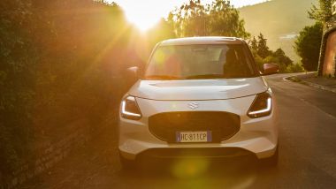 Suzuki Swift Hybrid Sakura: quando si dice ''sotto i riflettori''
