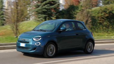 Prova della Fiat 500 Hybrid 2026