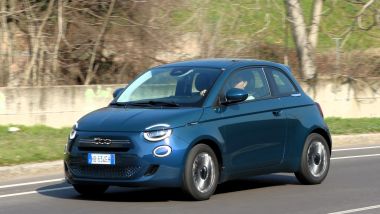 Al volante della Fiat 500 Hybrid 2026