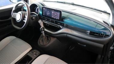 Fiat 500 Hybrid 2026, l'interno