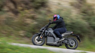 Honda WN7, in piega &egrave; stabile e precisa