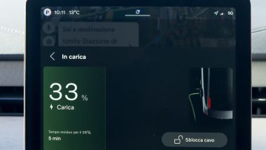 Volvo ES90 recupera 275 km in 10 minuti (da colonnina da 350 kW...)