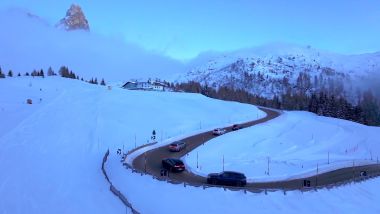 Su strade di montagna iX3 si dimostra vera BMW