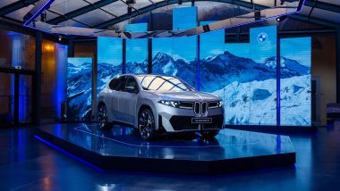 BMW iX3, dalla passerella alla strada