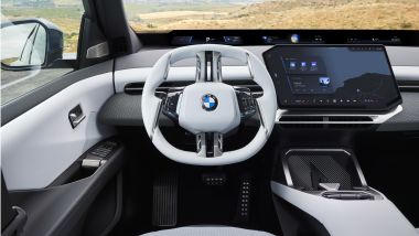 BMW iX3, abitacolo minimal (ma tutt'altro che povero)