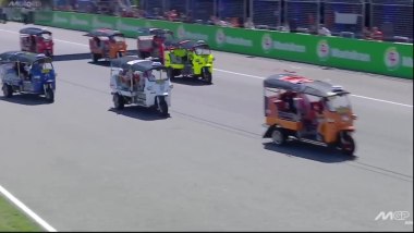 Sfida dei Tuk-Tuk al GP di Tailandia: tre ruote scatenati sul circuito di Buriram