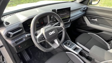 Dacia Duster Hybrid 155: l'abitacolo