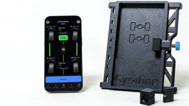 Gyraline, l'iPhone e la staffa per la misurazione fornita con l'app