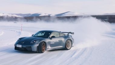 Richard Hammond in drift con la nuova Porsche 911 GT3 - Foto: Drive Tribe