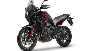 Moto Morini X-Cape 700, il livello d'accesso &egrave; con cerchi in lega e colorazione nera obbligatoria