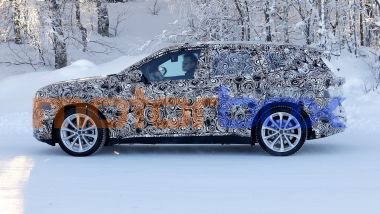 Nuova BMW iX1, vista laterale