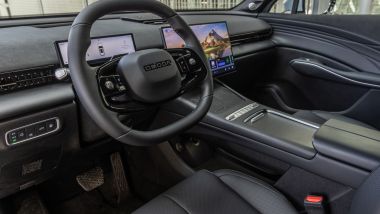 Omoda 7 SHS-P Premium, volante e strumentazione