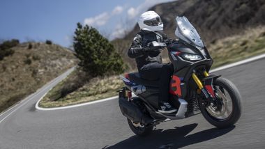 Aprilia SR GT 400 su strada