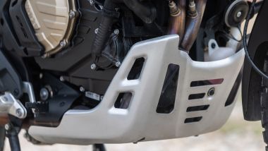 Voge Valico 800 Rally, il paracoppa metallico &egrave; robusto e protegge a dovere la meccanica dai sassi croati