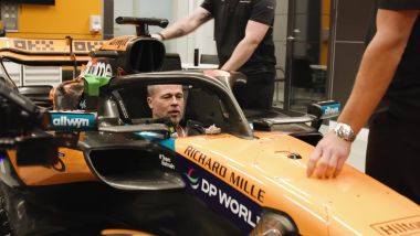 Il McLaren Formula 1 Team adatta la monoposto alle misure di Brad Pitt