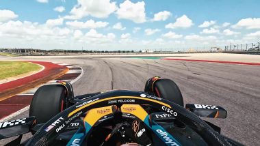 Brad Pitt sulla McLaren al Circuit of the Americas