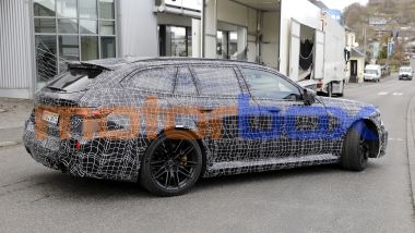 BMW M5 Touring 2027, luci e paraurti posteriore sono nuovi