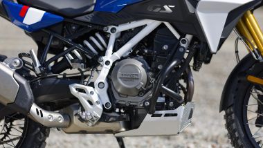 BMW F 450 GS, carter in magnesio per contenere il peso e trasmetttere qualit&agrave;