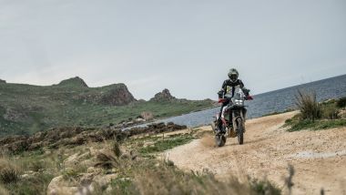 Yamaha T&eacute;n&eacute;r&eacute; World Raid 2026, la nuova elettronica asseconda ogni livello di guida
