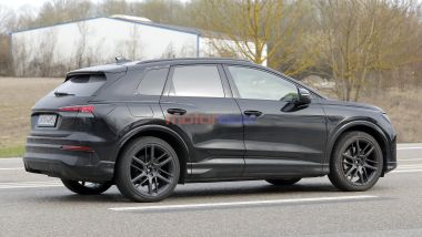 Audi Q4 e-tron restyling foto spia