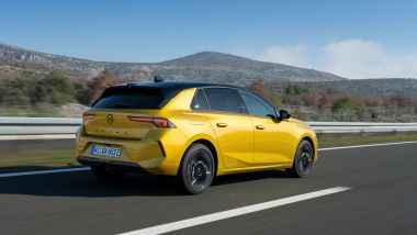Al volante della Opel Astra 5 porte 2026
