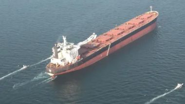 Crisi USA-Iran: una nave in attesa di attraversare lo Stretto di Hormuz