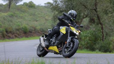 Honda&nbsp;E-Clutch su Hornet 750 e Transalp 750 2026, avantreno svelto ma non impreciso per la Hornet