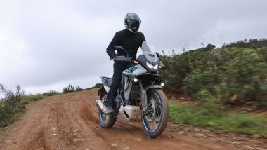 Honda&nbsp;E-Clutch su Hornet 750 e Transalp 750 2026, il TC &egrave; disattivabile sulla adventure ''settemezzo''
